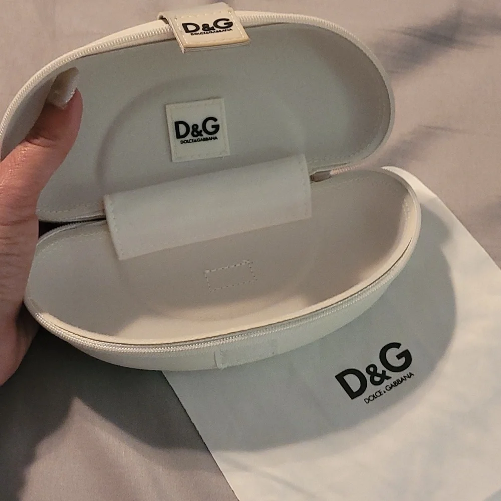 DOLCE AND GABBANA SUNGLASS UNISEX WITH CASE AND CLOTH - Picture 4 of 8